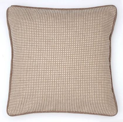 nan CUBEПодушка декоративная 45х45 кремово-бежевая клетка Textil Roig 45x45