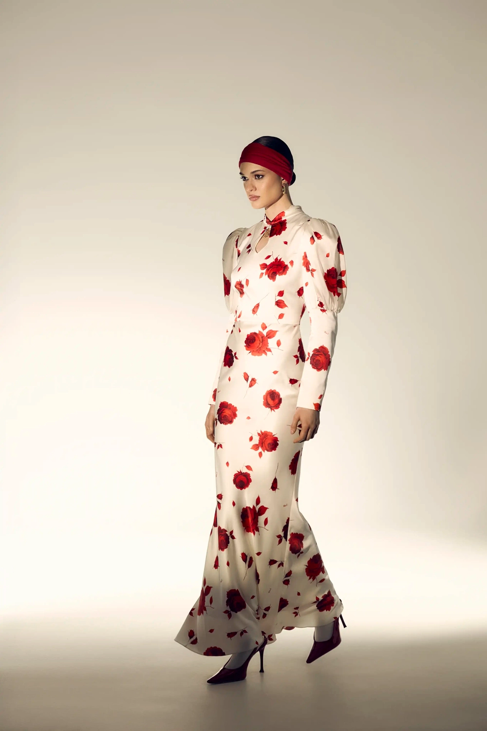 Джианнетта макси (Giannetta maxi), платье макси из молочного атласа с цветочным принтом