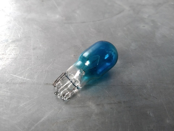 лампа безцокольная в поворотники (средняя)