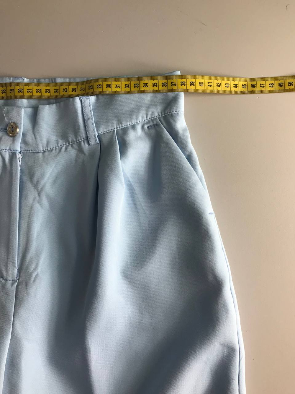 Брюки нежного оттенка, визуально на 48 размер