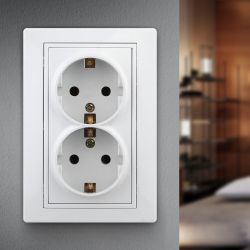 Розетка Intro Plano 1-205-01 с заземлением двойная 2X2P+E Schuko, 16А-250В, IP20, СУ, белый | Intro Plano Белый