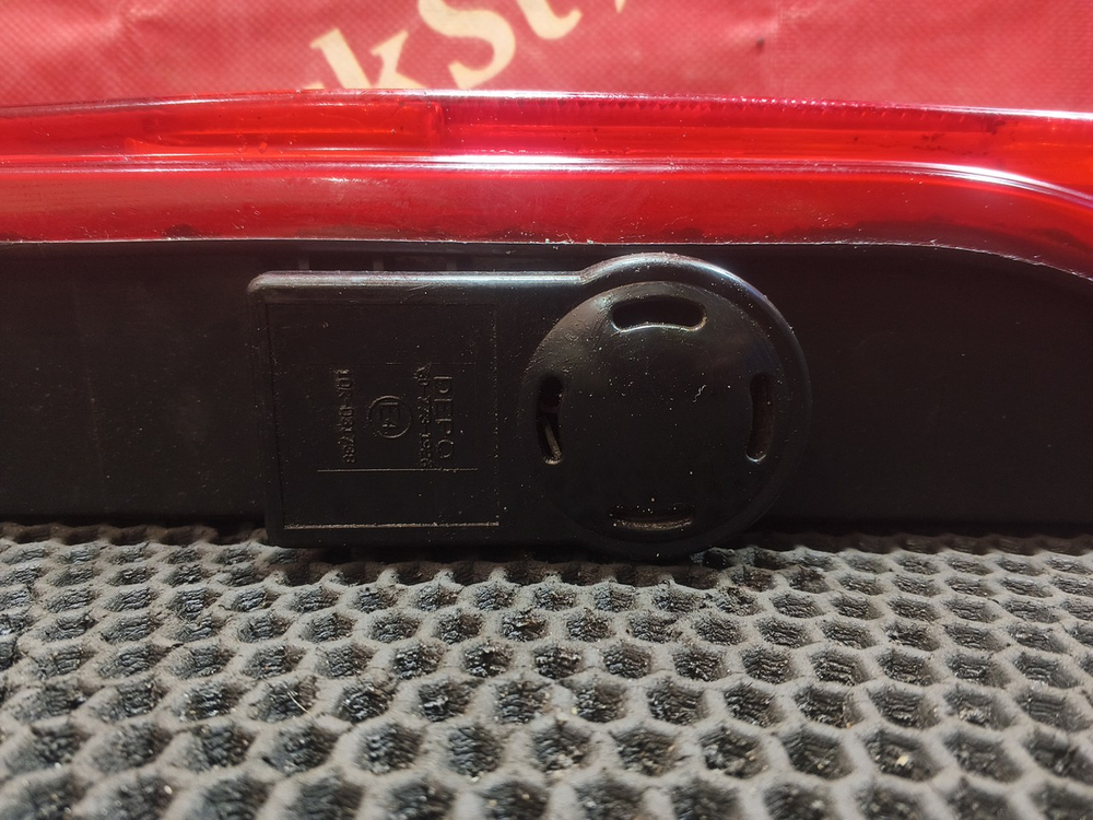 Фонарь задний правый 2017г