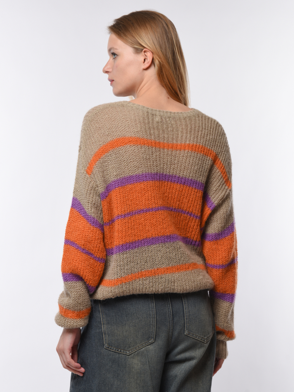 Свитер женский