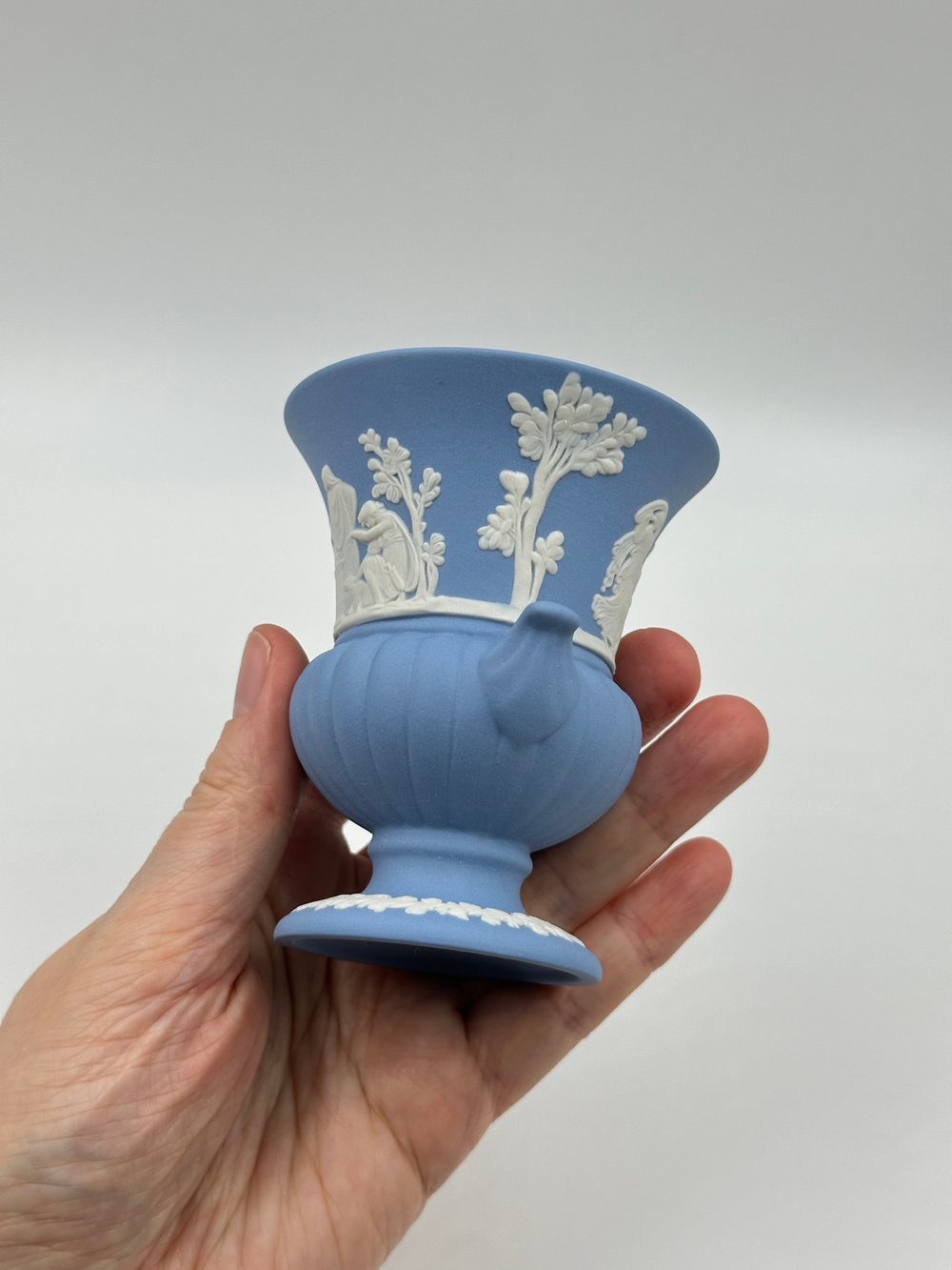 Ваза голубая Wedgwood