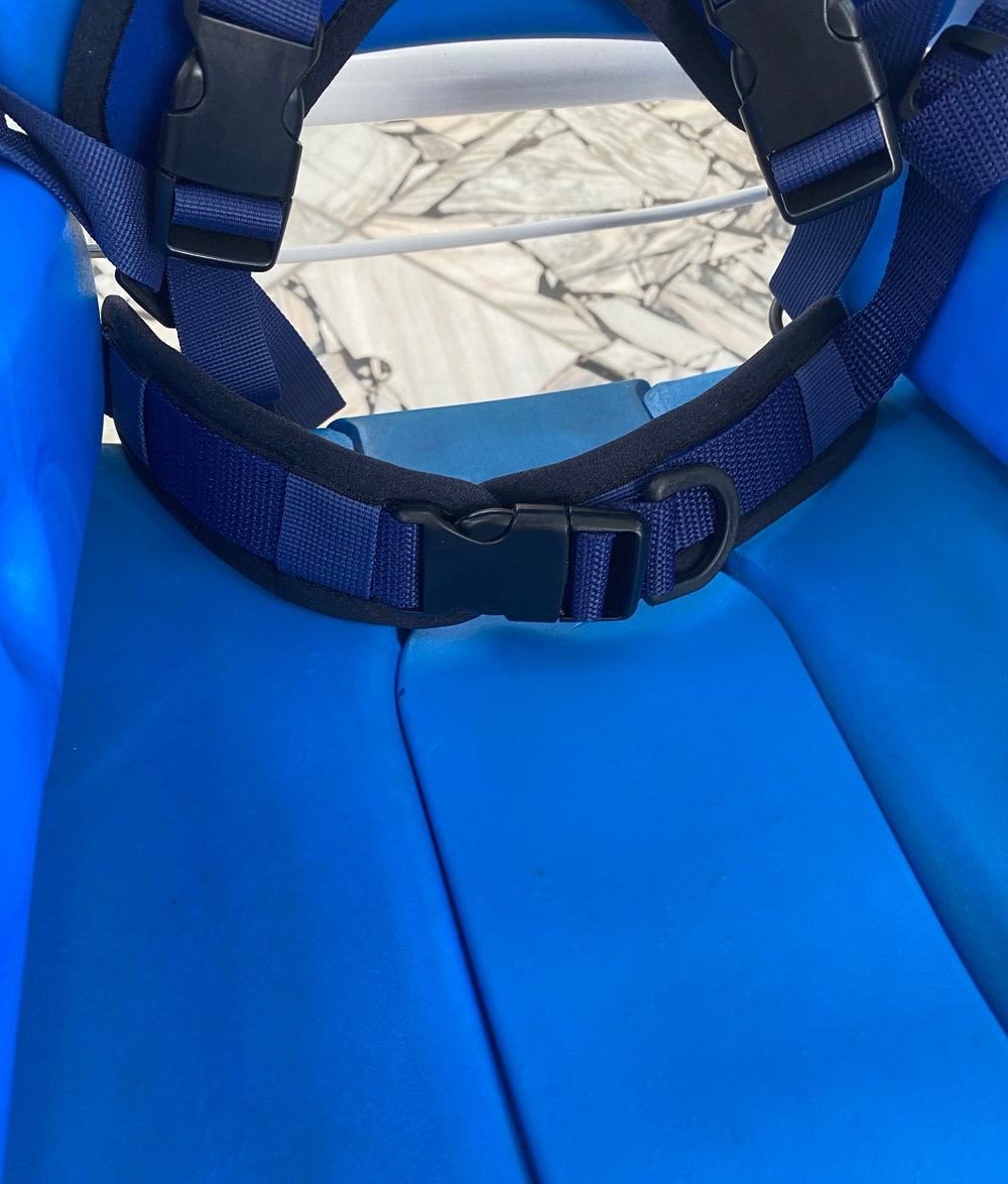 Комплект жилет-майка + тазовый ремень для санитарного стула.