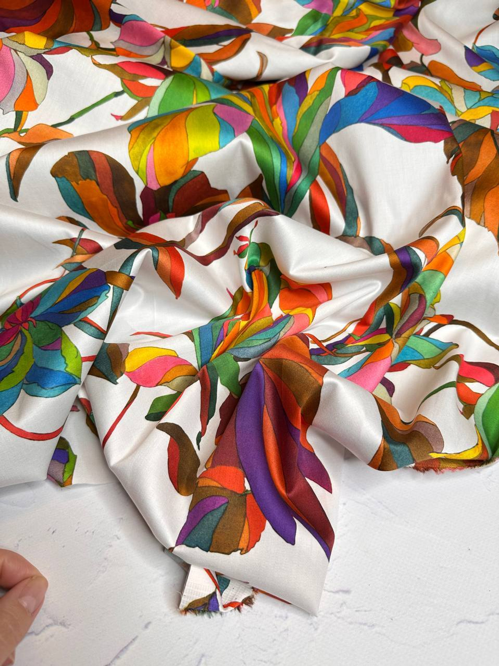 Плательно-блузочный поплин с рисунком (100%хлопок, Жемчужный белый фон/яркие фломастерные цветы, 150, 150 гр/м2)