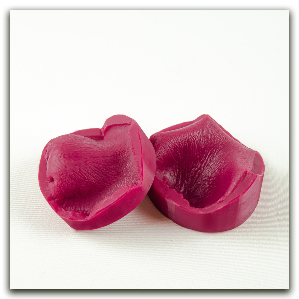 Лепесток розы бокаловидной