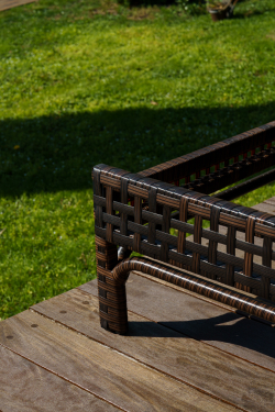 Шезлонг-лежак КОРСИКА (с подушкой) из искусственного ротанга .