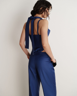 Топ с вырезом