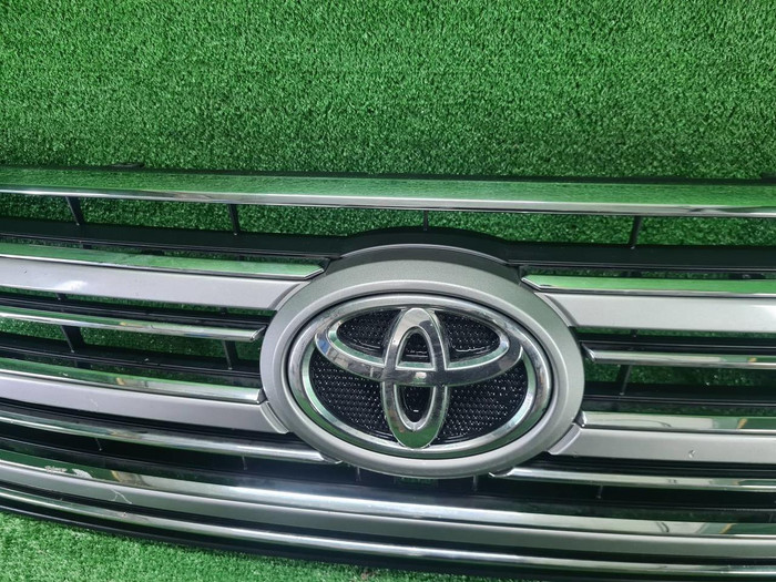Решетка радиатора Toyota Land Cruiser 200 (2015-2021)
