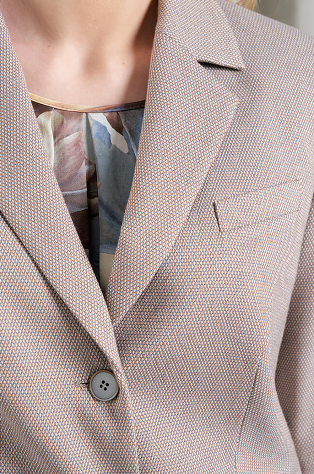 1841 Жакет женский (бежевый жаккард)