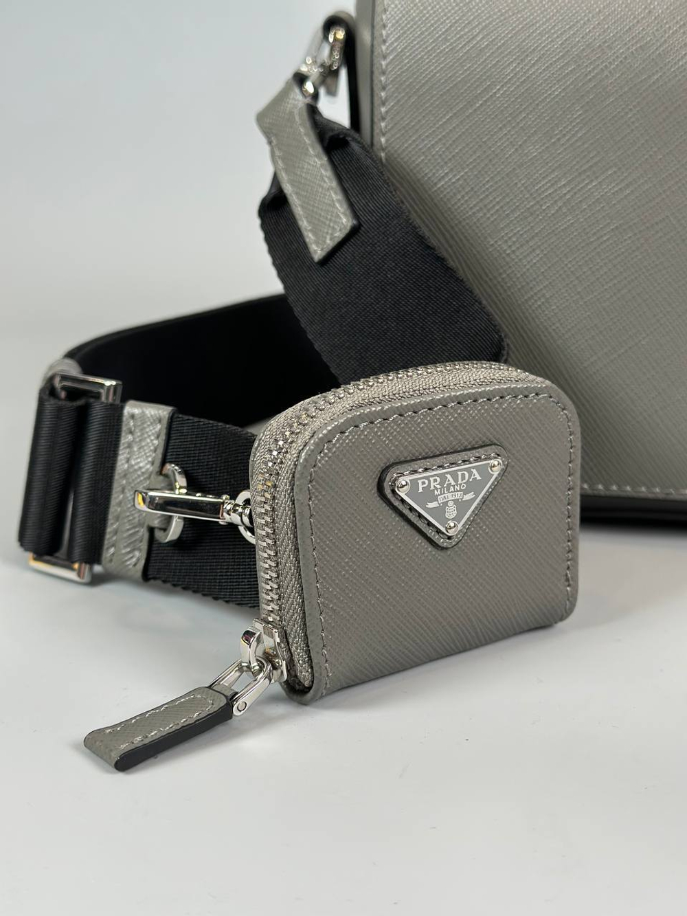 Сумка-мессенджер Prada