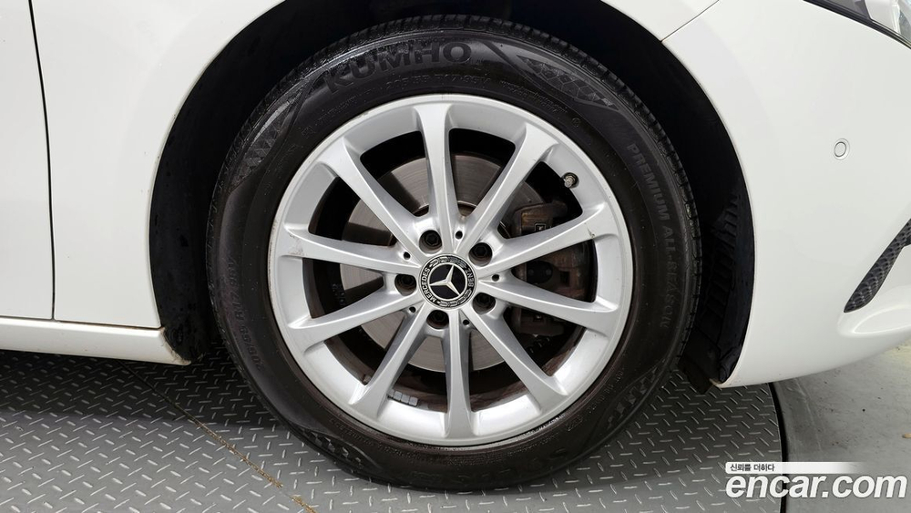 Mercedes-Benz A-Class W177 A220 Sedan (03.2020)