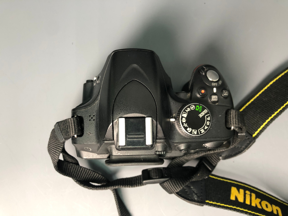 Nikon D3200 kit 18-55mm 3.5-5.6G VR 17000 кадров пробега.
