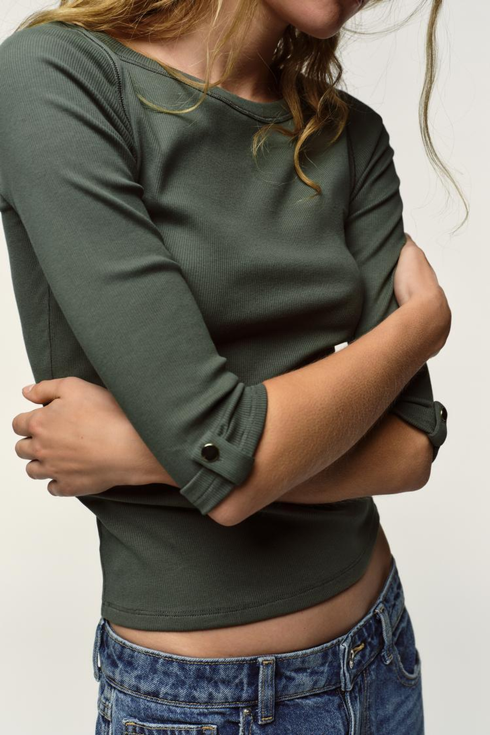 ZARA ФУТБОЛКА В РУБЧИК С ПУГОВИЦАМИ, ХАКИ