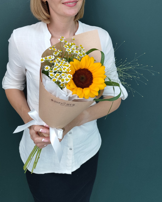Букет из подсолнуха и ромашки(00322)