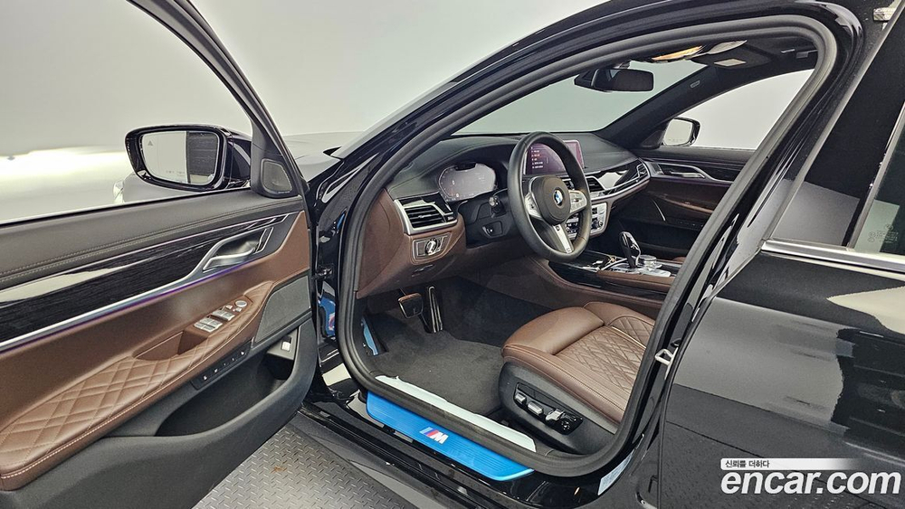 BMW 7 Series (G11) 740Li xDrive M Sports (09.2019)