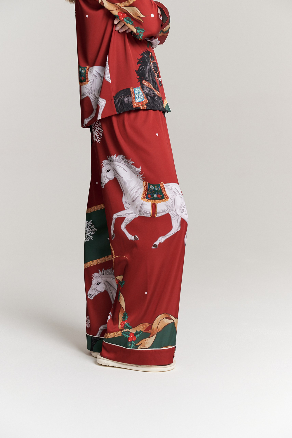 Шелковые брюки с кантом - новогодние лошади