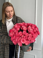 Роза ярко розовая