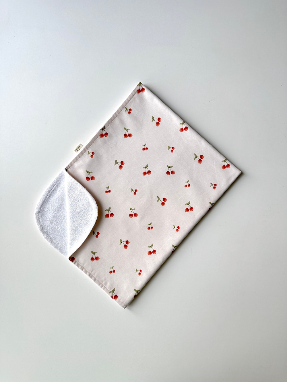 Непромокаемая пеленка "Вишенки"