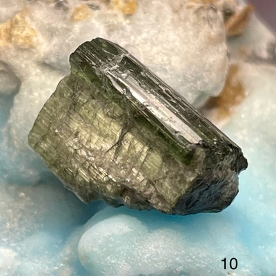 38022 Турмалин зеленый необработанный кристалл 12-16мм