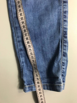 Джинсы украшенные стразами низкой посадки, маркировка 28 визуально на 44 размер, новые