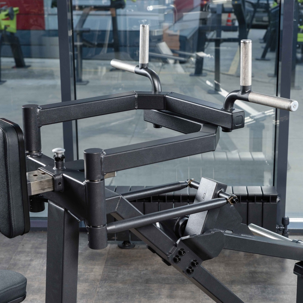 A618 Разведение рук сидя (задние дельты, спина)