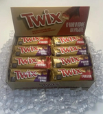 Шоколадный батончик Twix с карамелью и печеньем 55 гр, 1 шт