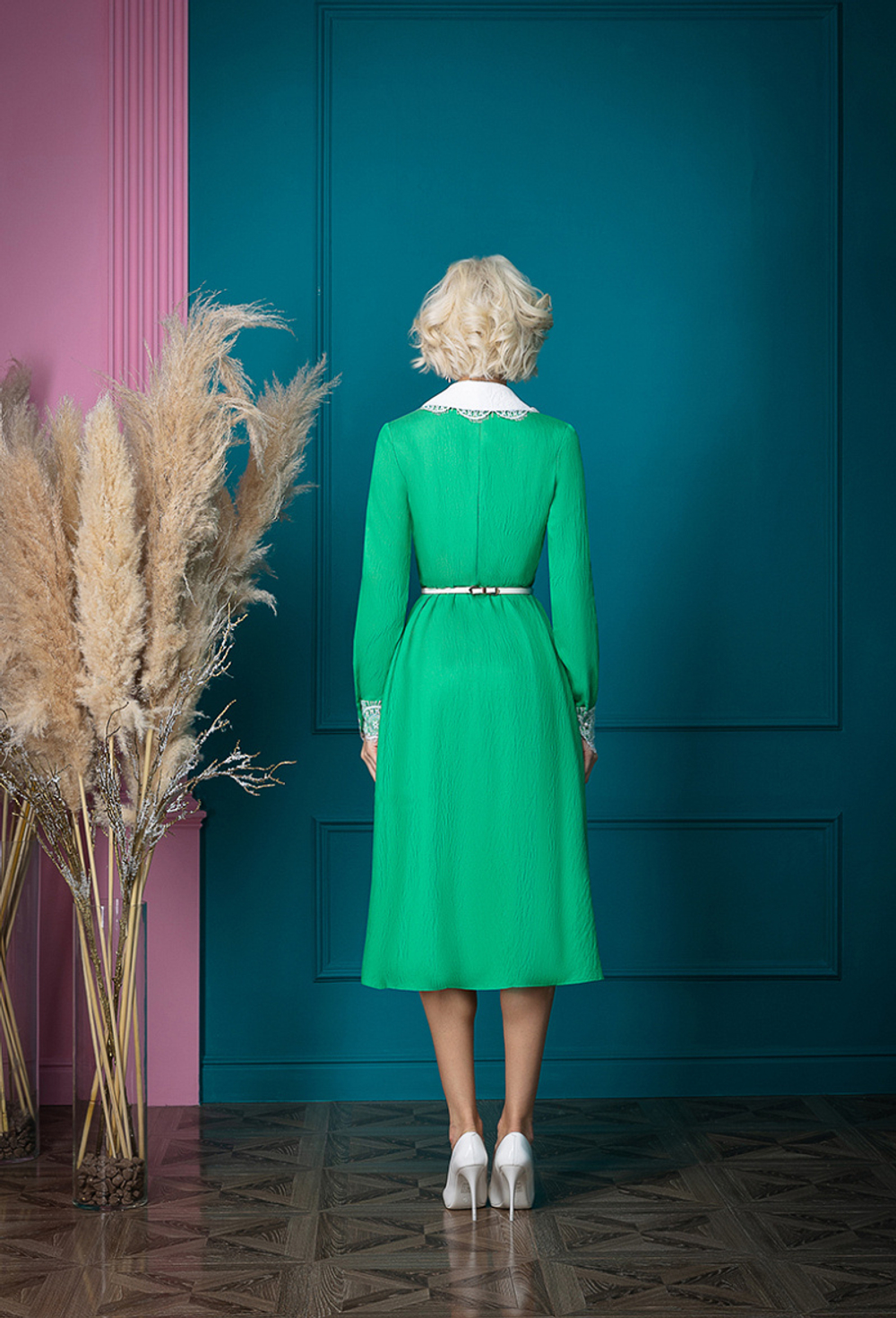 Платье с кружевными воротником и манжетами 03-02-24 FW