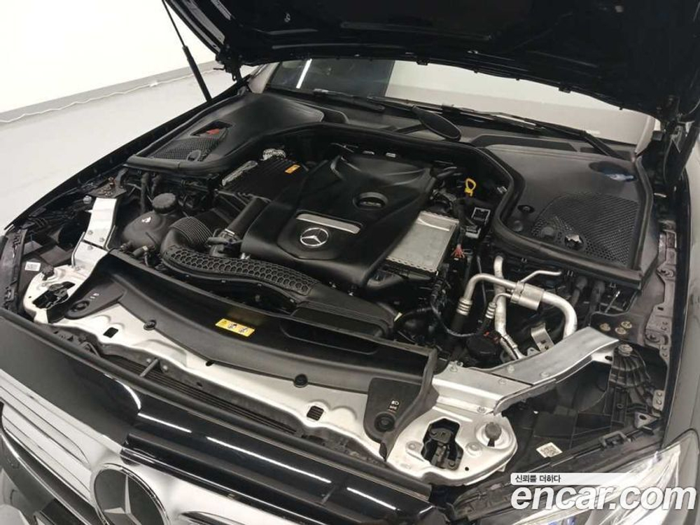 Mercedes-Benz E-Class W213 E300 4MATIC AMG Line (01.2020)