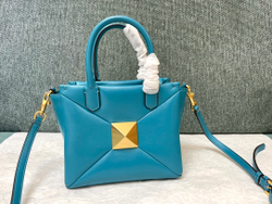 Valentino One Stud Bag 18 cm