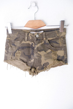 Шорты Bershka "хаки" 42 размер