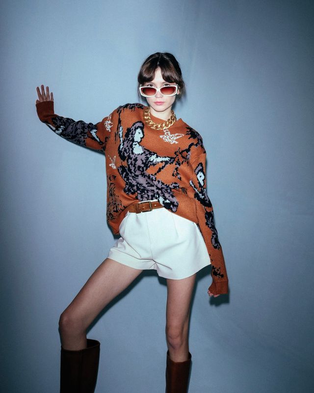 Свитер с принтом качели