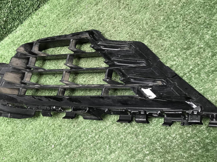 Решетка перед бампера VW Touareg 2 NF 14-18 R-Line