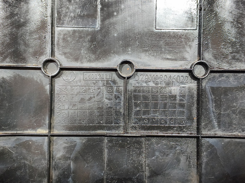 Кожух рулевой колонки 2024г.