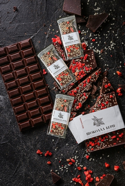 Шоколад молочный с кунжутом и клубникой без сахара "Шоколадбери"