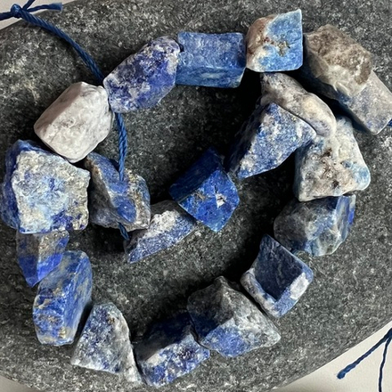 Лазурит. Камни для изделий на заказ. Цена зависит от вида заказанного изделия