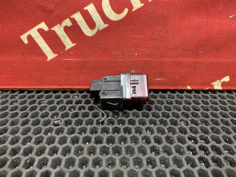 Кнопка аварийной сигнализации 2023г