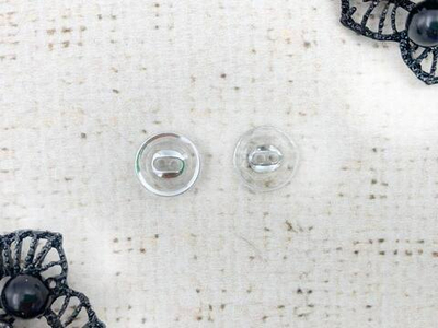 Пуговицы, d 1,1 см, 2 прокола, прозрачная с серебром