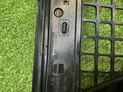 Накладка крыла левая LR Defender 2 L663 (19-нв)