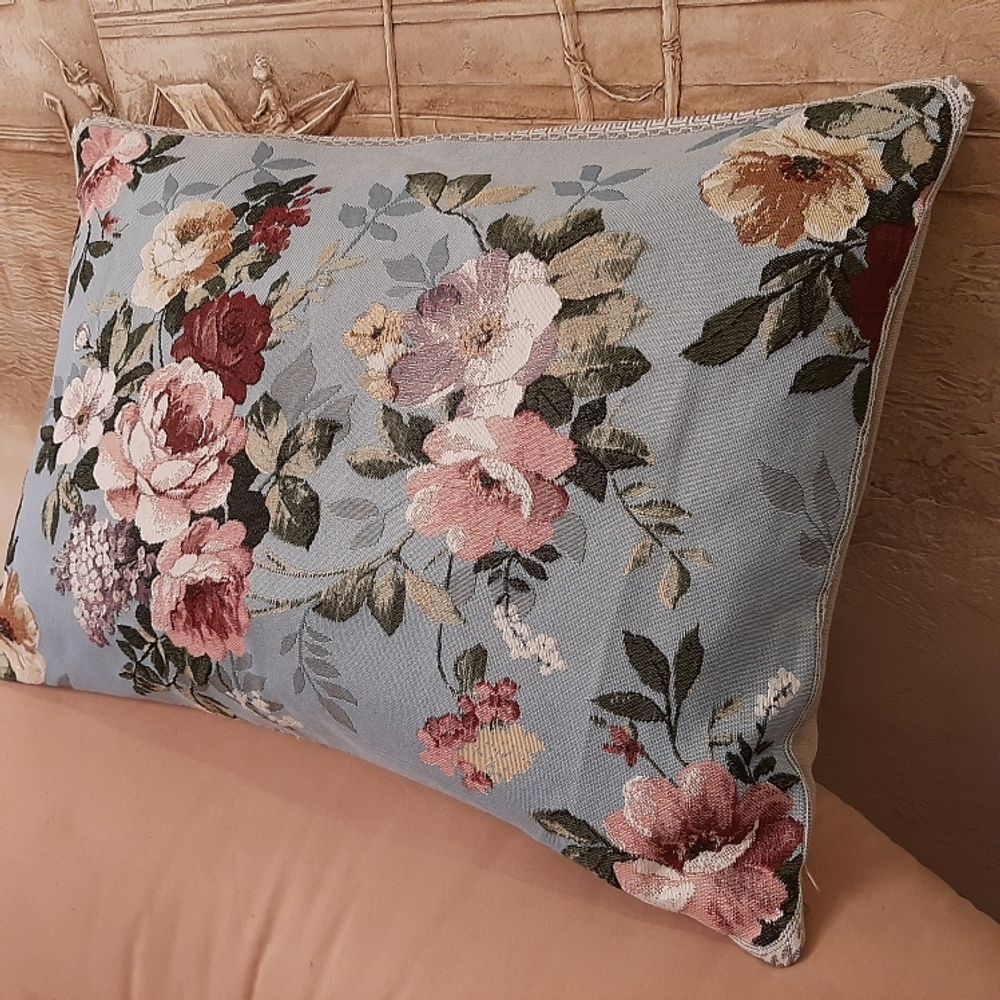 Декоративный гобеленовый чехол для интерьерной подушки Розовый сад 50*70
