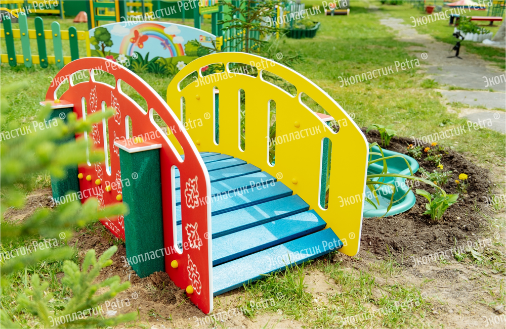 Уличная игровая зона Мостик и водоем