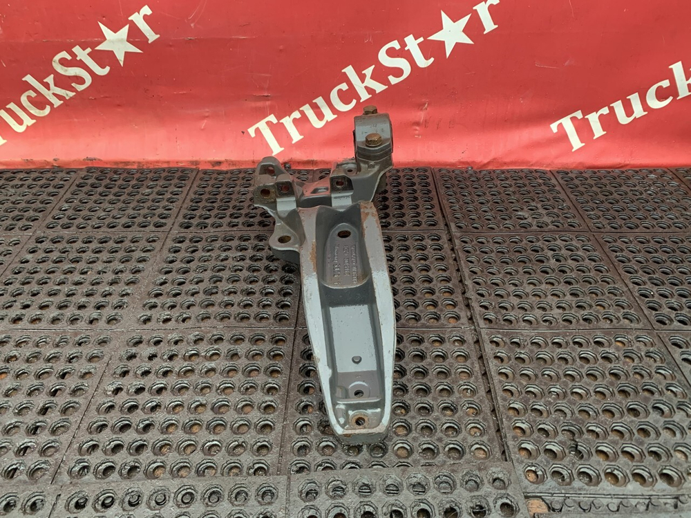 Кронштейн пневморессоры правый 2017г.