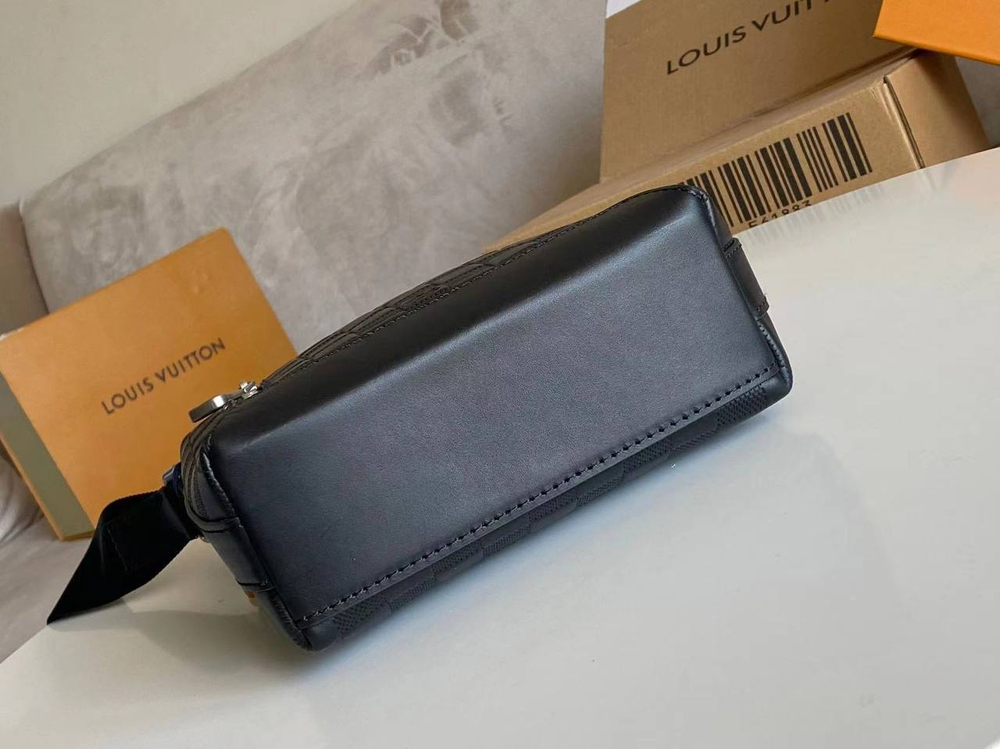 Сумка-мессенжер Louis Vuitton