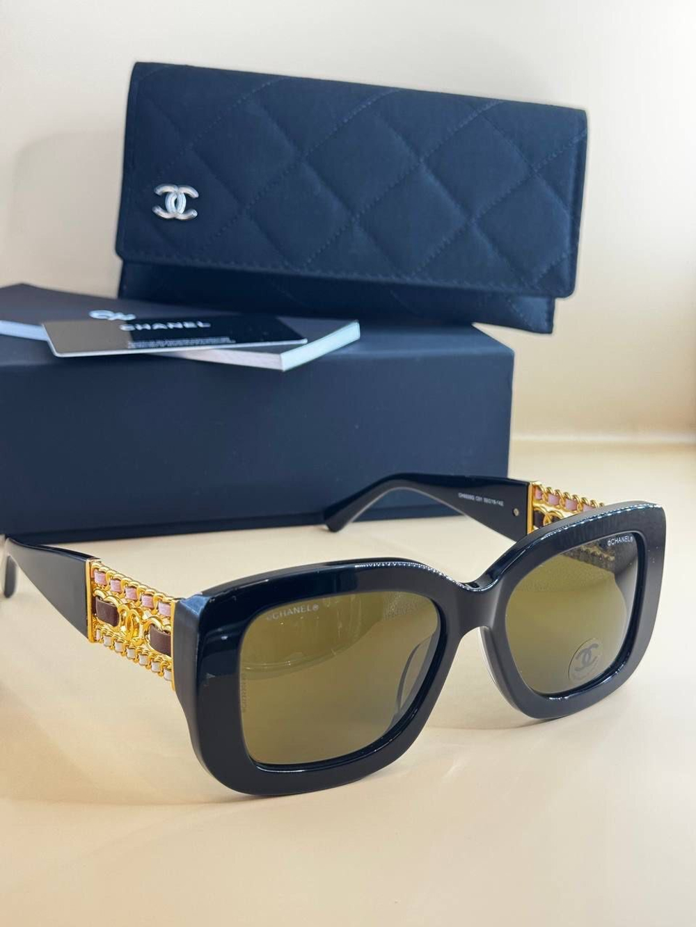Солнцезащитные очки CHANEL