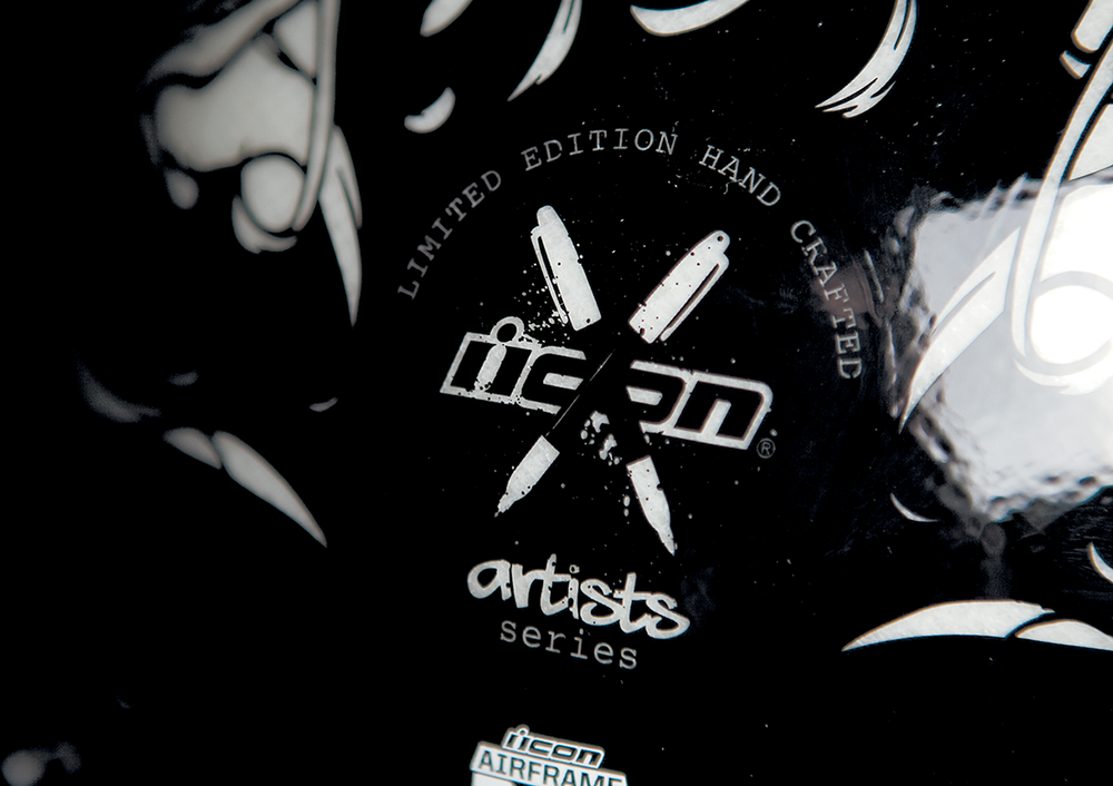 Мотошлем - ICON AIRFRAME ARTIST SERIES MANIC MULTI