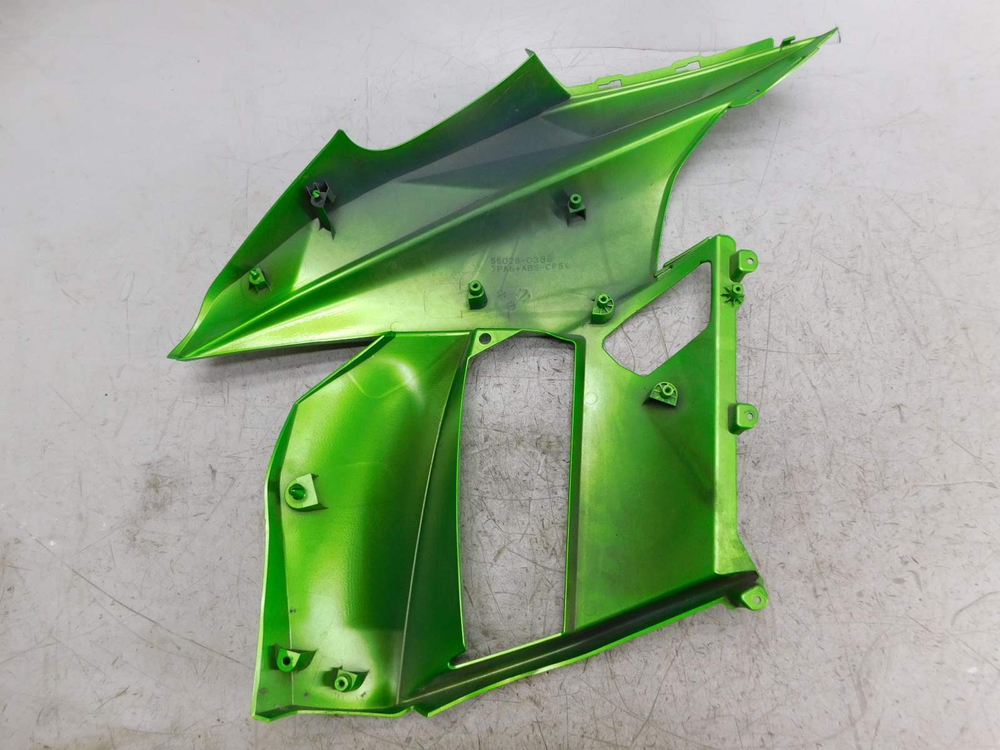 Пластик боковой левый Kawasaki ZX1000 55028-0386