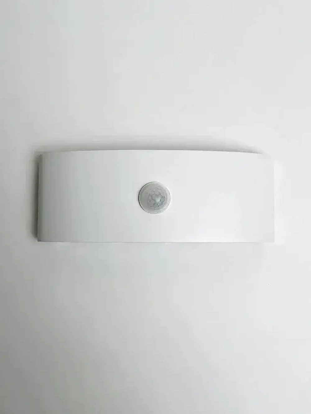 Светильник бра настенный светодиодный уличный с датчиком движения и датчиком освещенности 220в OutFrame 3000K, 8Вт, белый