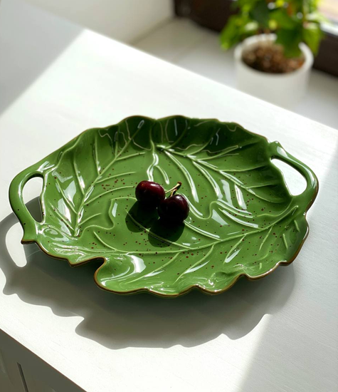 Блюдо сервировочное с ручками «Лист», 29×22,8×3,3 см