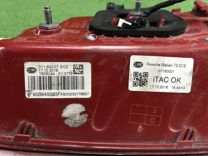 Фонарь левый внутренний Porsche Macan 95b (14-18)